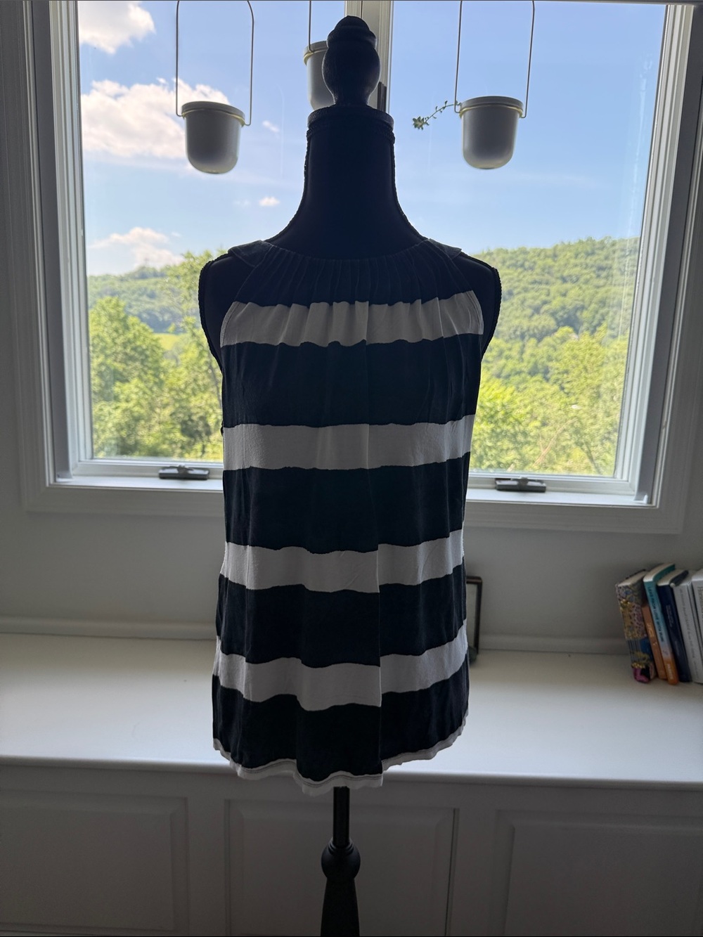 W by Worth Navy & White Striped Sleeveless Knit Top Size 8